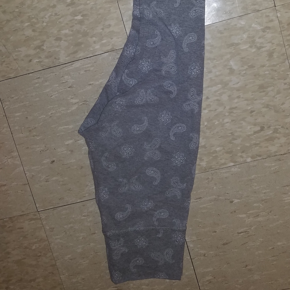 Grey paisley style leggings.